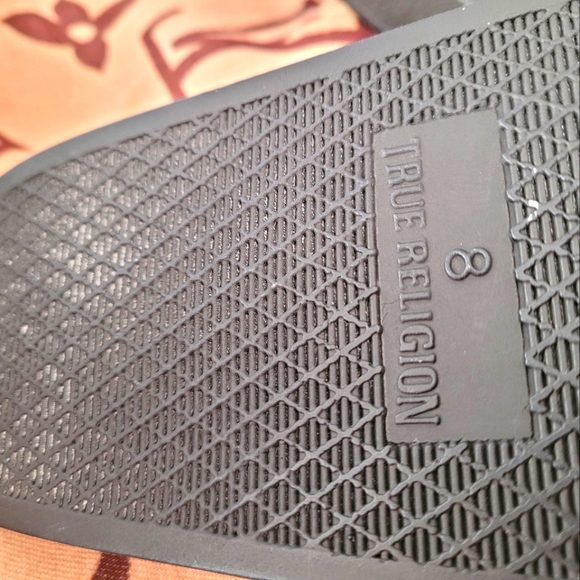 True Religion  slides - Picture 1 of 2